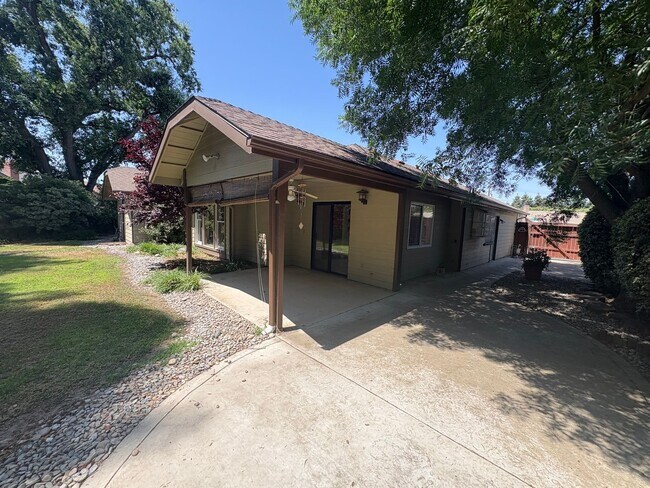 Building Photo - NW Visalia Home coming soon!