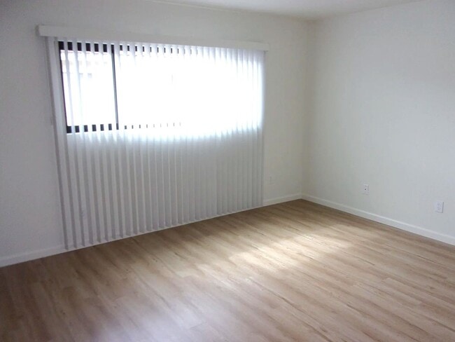 Building Photo - Updated and Renovated 2-Bedroom Townhouse in Lompoc