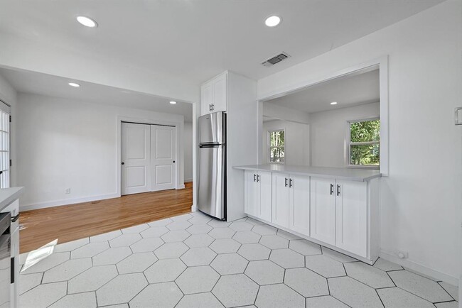 Building Photo - 203 Nelray Blvd