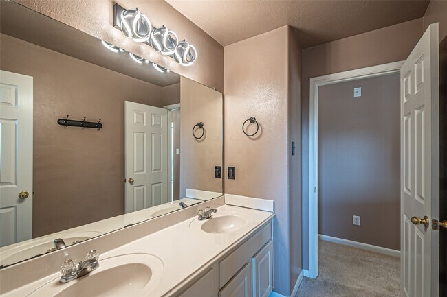 Building Photo - 7431 Riven Oaks Ct