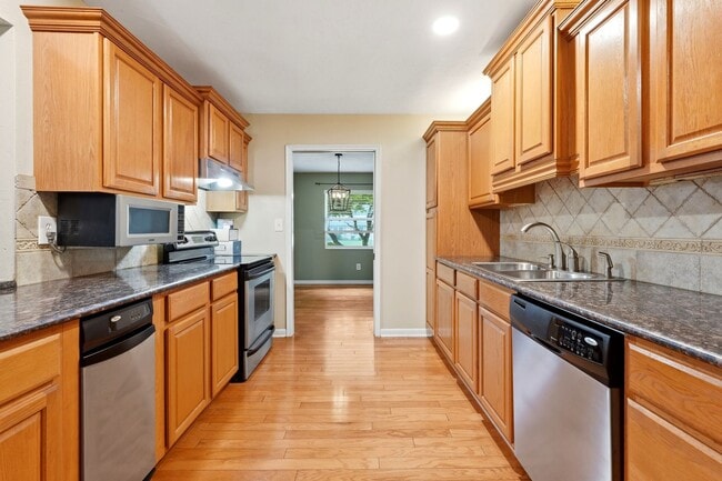Building Photo - 4731 NW 39th St