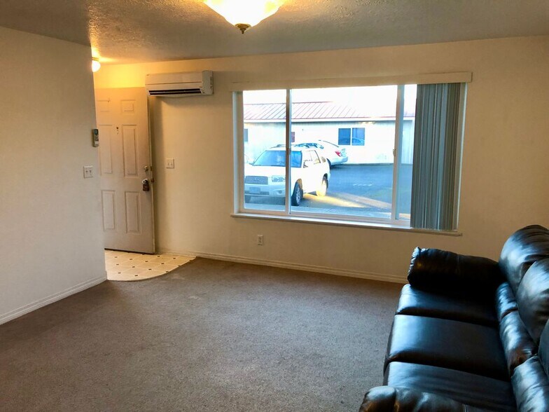 Building Photo - 298 Stadium Dr N