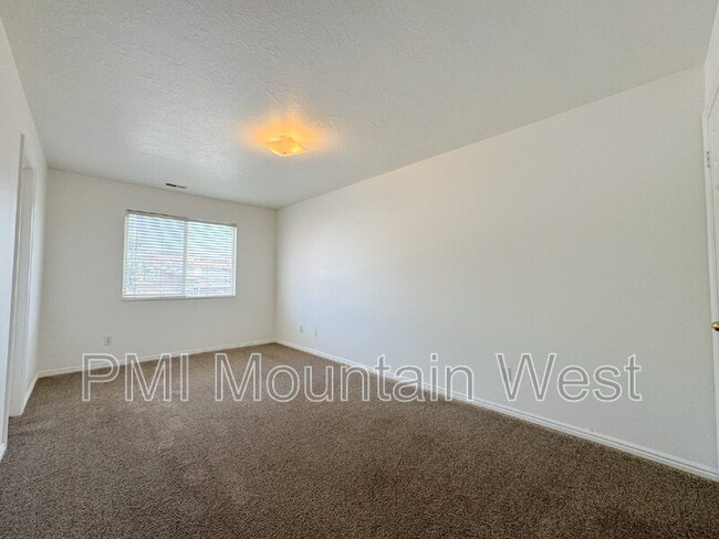 Building Photo - 49 S 200 W