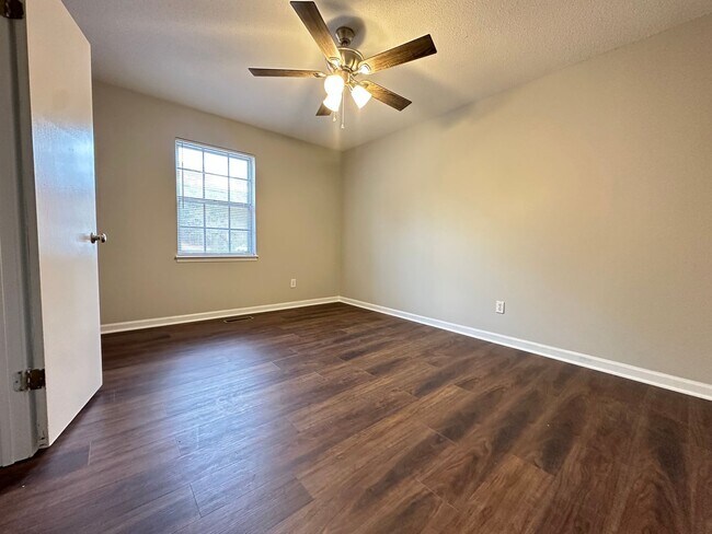 Building Photo - Home for rent in Center Point **MOVE IN SP...
