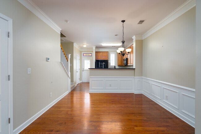 Building Photo - 15449 Goodwood St
