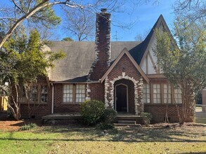 Building Photo - Lovely Cloverdale Idlewild Home