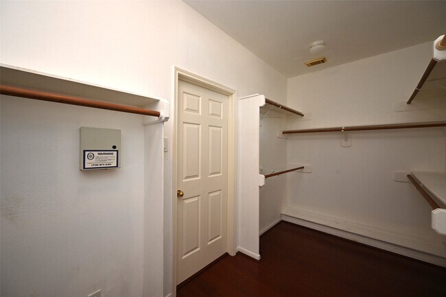 Building Photo - 6419 Sutter Park Ln