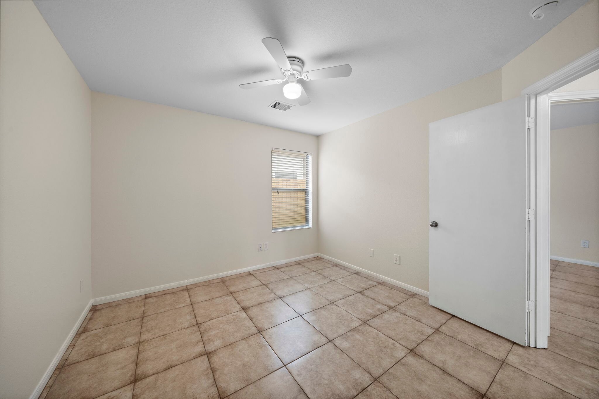 Building Photo - 114 Mustang Stampede Dr