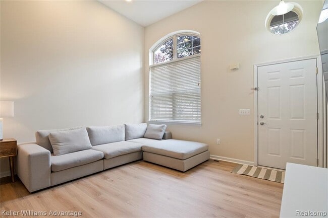 Building Photo - 420 Old Pine Way