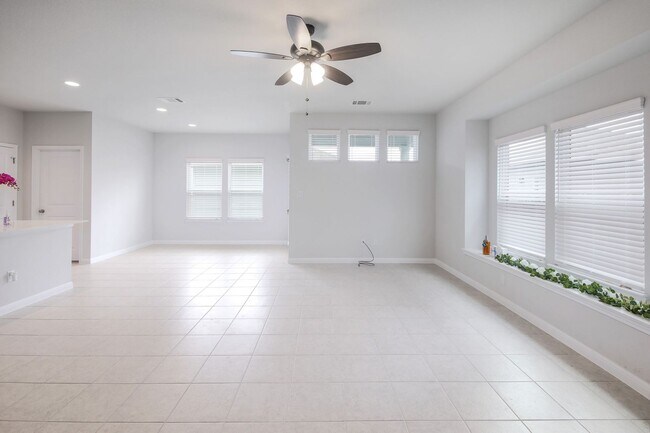 Building Photo - 112 Eagle Lake Dr