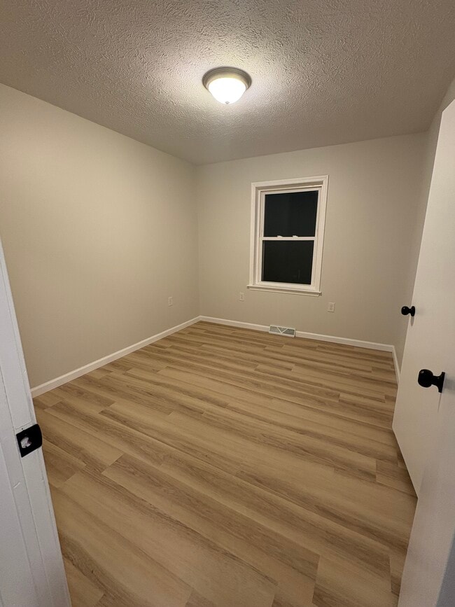 Building Photo - 275 W 10th St