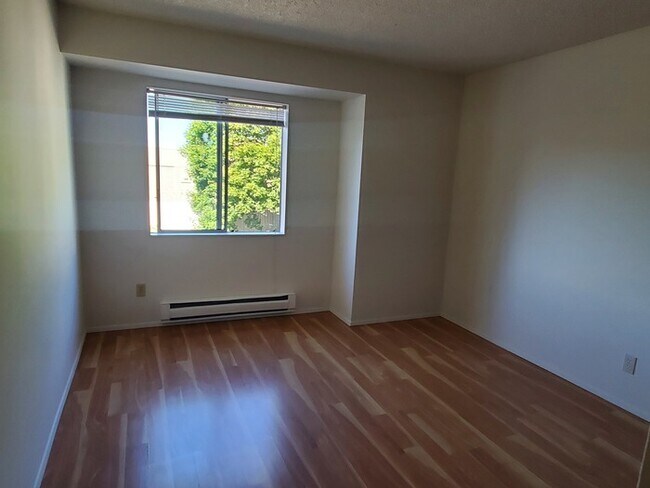 Building Photo - 1629 Maple Ln