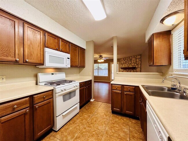 Building Photo - 7612 Islander Dr