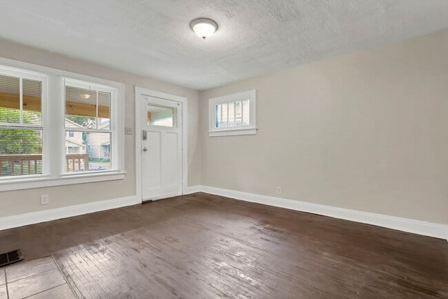 Building Photo - 657-659-659 S Burgess Ave