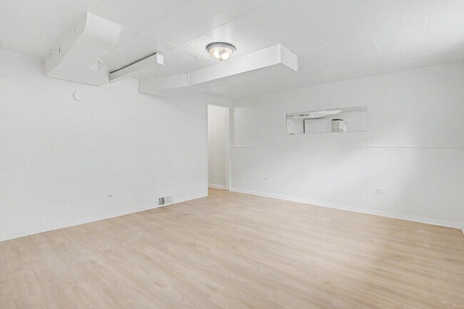 Building Photo - 5938 E 14th Ave