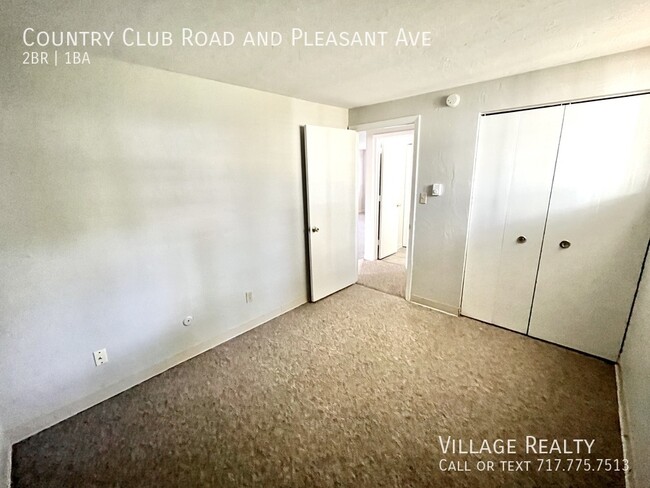 Building Photo - Roomy, remodeled 2-bed w/ on-site laundry ...