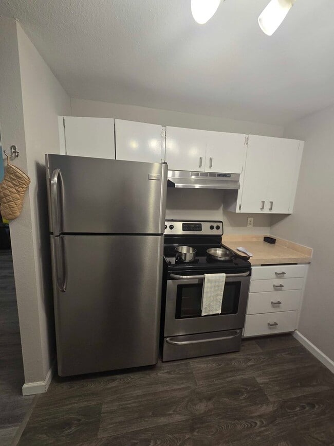 Building Photo - 240 S 152nd St