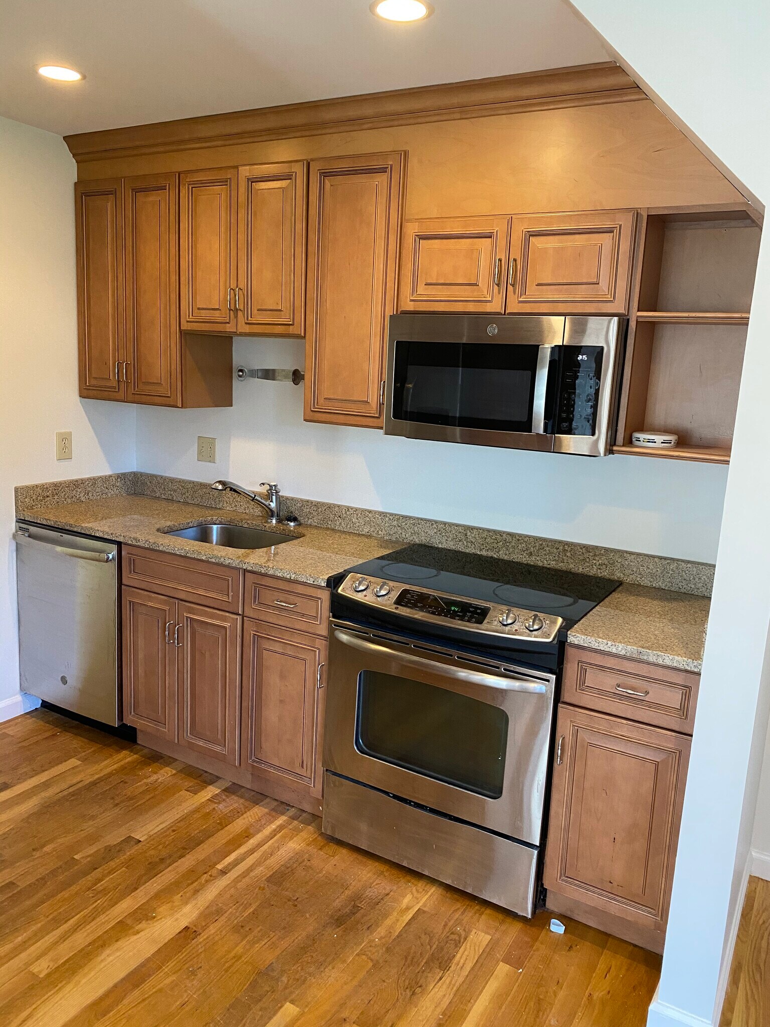 Kitchen - 7 Greenfield Ave