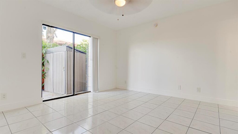 Building Photo - 3201 Coral Ridge Dr