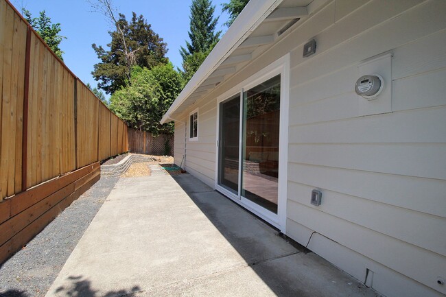 Building Photo - 14155 SW Red Haven Dr