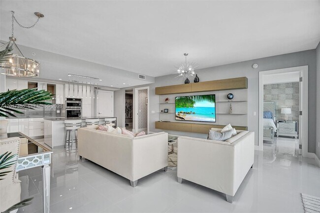 Building Photo - 100 E Las Olas Blvd
