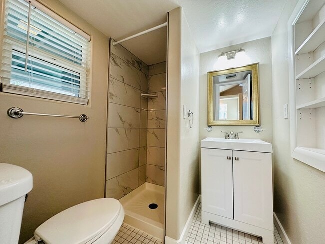 Building Photo - Renovated Studio with Front and Back Yard!...