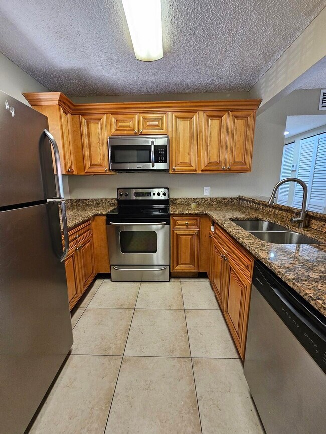 Building Photo - 1447 Lake Crystal Dr