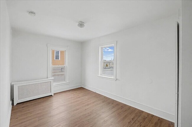 Building Photo - 206 N Broadway