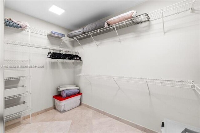 Building Photo - 16500 Collins Ave