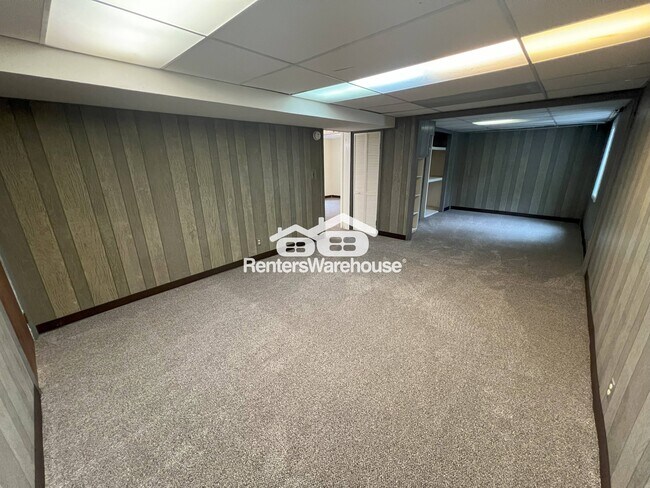 Building Photo - 7759 Elmwood Ln