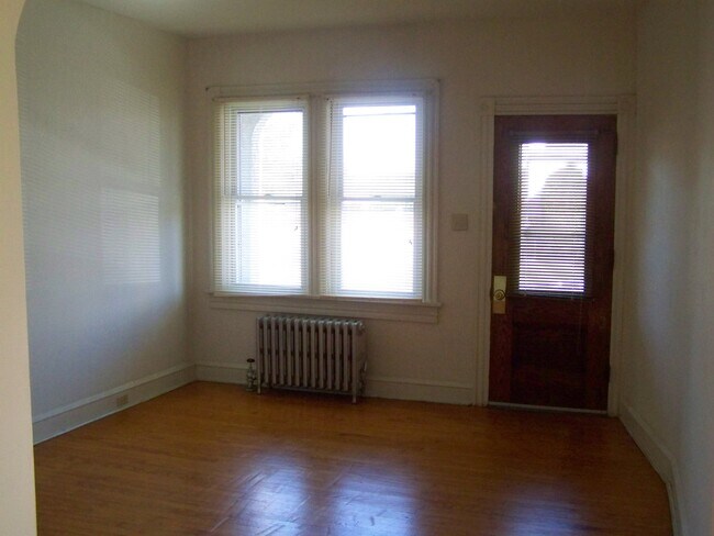 Living Room - 1441 N Lincoln Ave