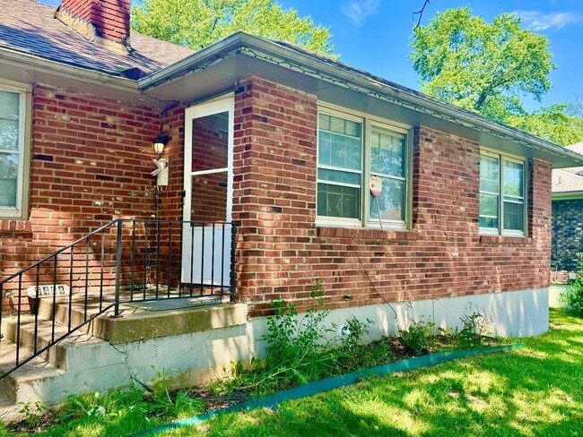 Building Photo - Ditzler Duplex