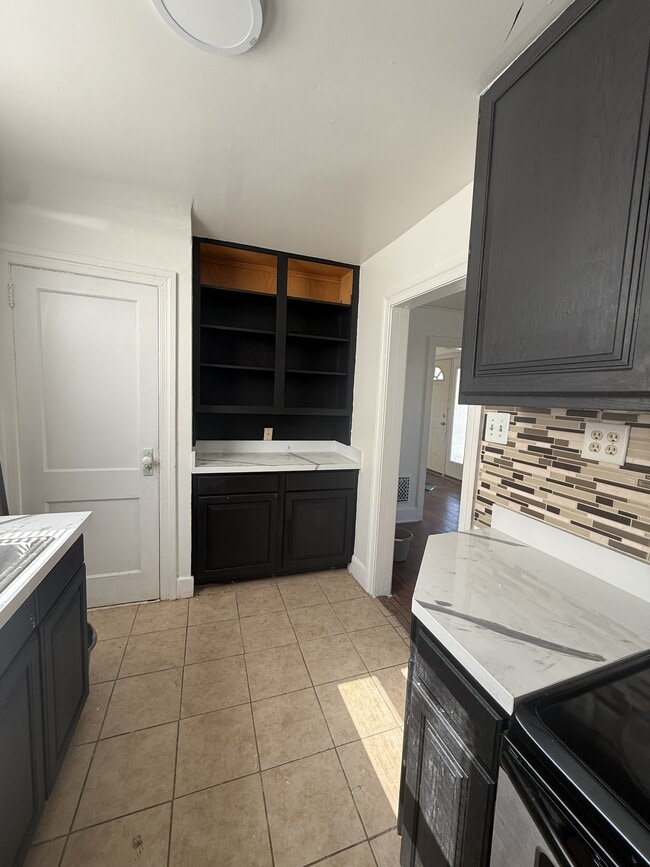 Building Photo - 2532 Glen Terrace