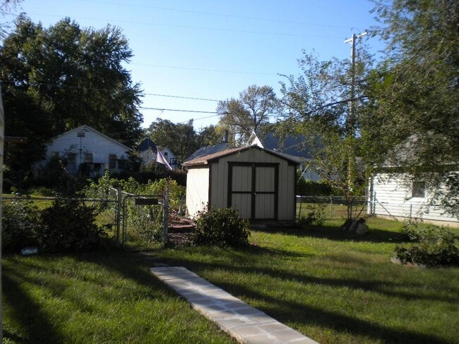 Building Photo - 1810 S Quincy Ave