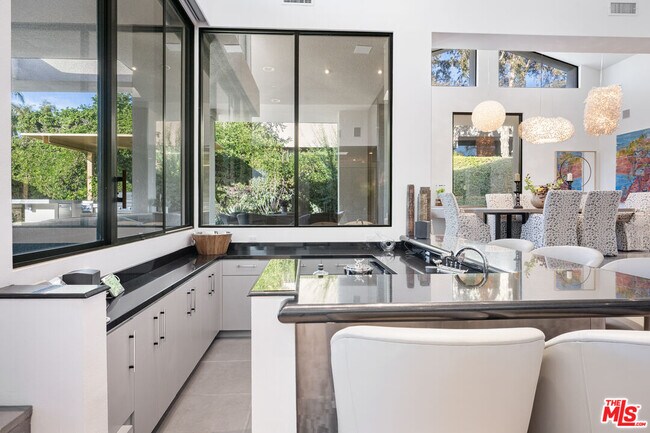 Building Photo - 6 Rocky Ln