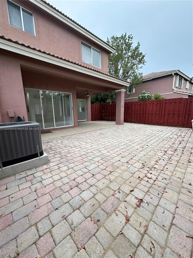 Building Photo - 7001 SW 164th Ct
