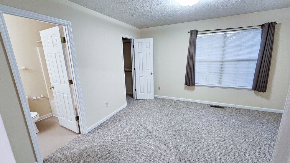 Building Photo - 140 Bright St