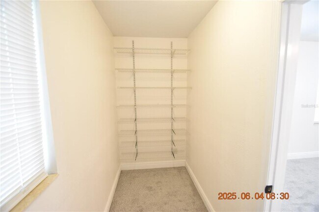 Building Photo - 417 Country Club Dr