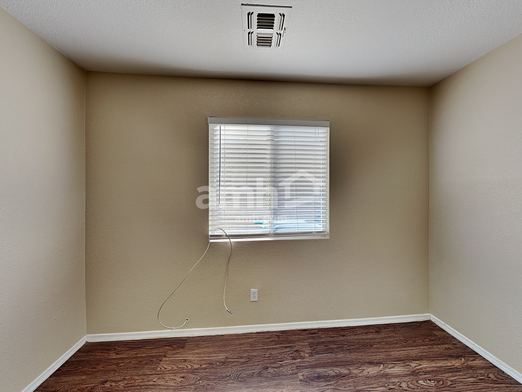 Building Photo - 7033 E Mitchell Flyer Rd