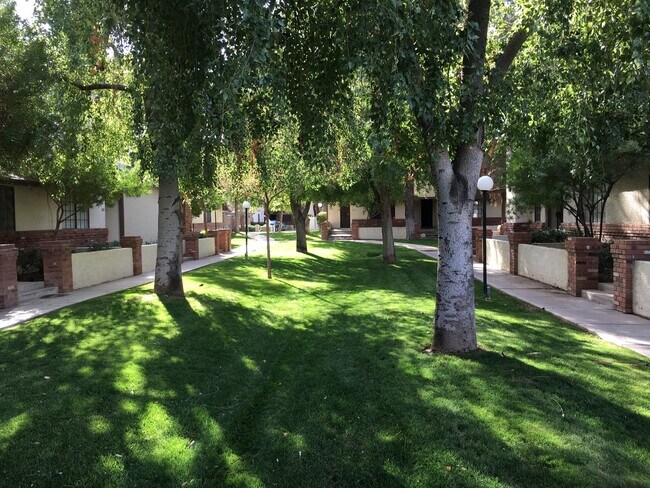 Building Photo - **EXCELLENT 3br/2.5ba/2carport TOWNHOUSE (GUADALUPE & GILBERT)**