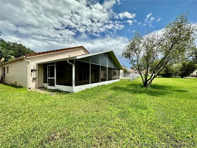 Building Photo - 2710 Bogota Ave