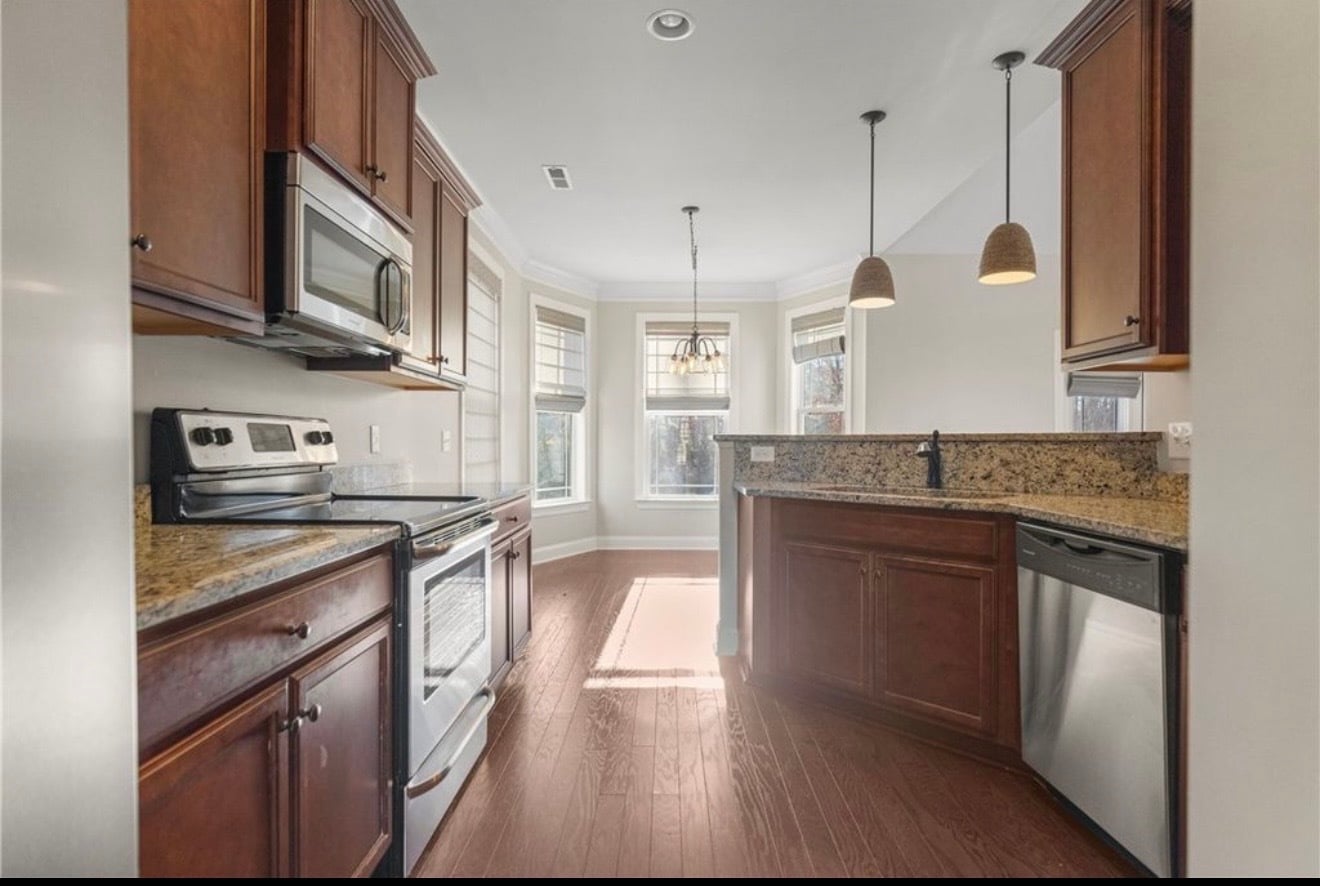 Kitchen - 411 W Sundance Dr