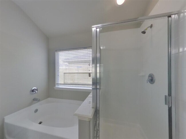 Building Photo - 318 Annatto Ln