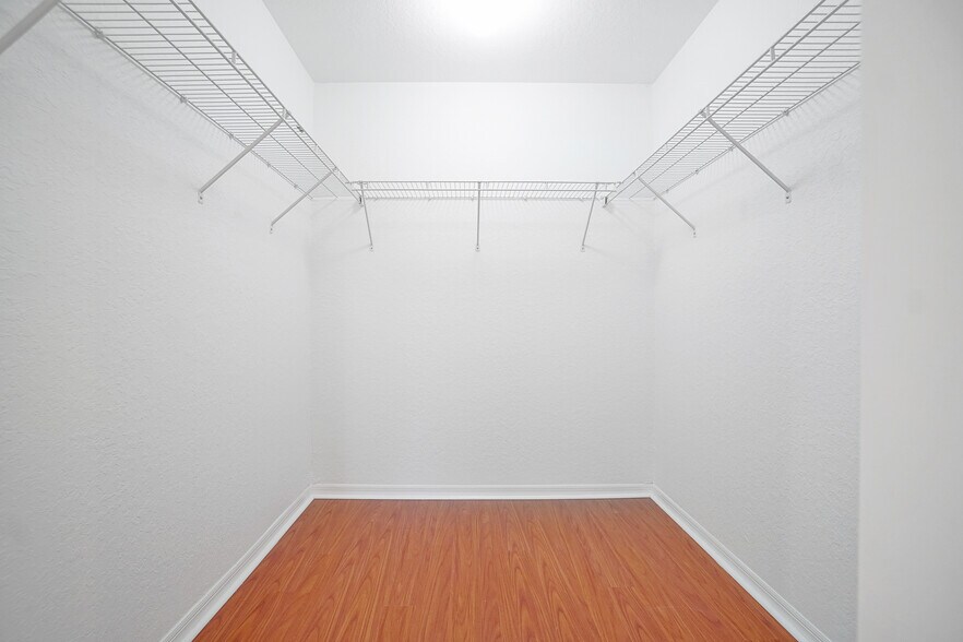 Building Photo - 8881 SW 220th Ln