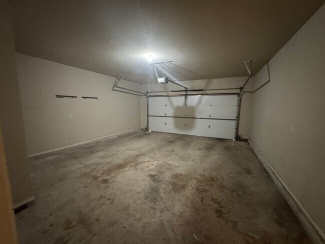 Building Photo - BIXBY - 4 Bedroom, 2.5 baths, 2 car garage...