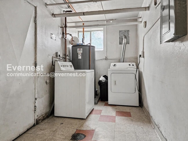 Building Photo - 276 S Sherman St