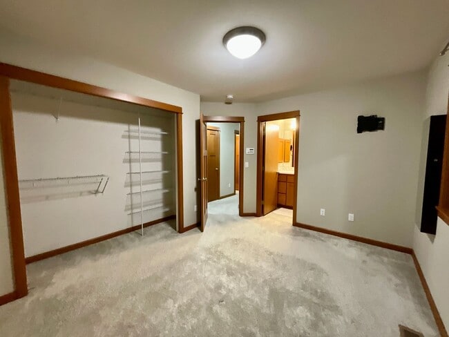 Building Photo - Beautiful 3 Bedroom Townhouse in Everett