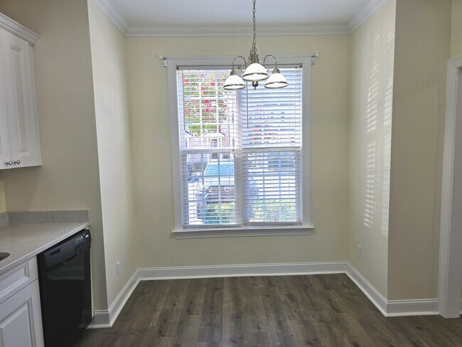 Building Photo - 6 Viburnum Ln