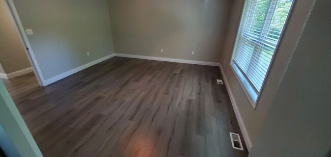 Building Photo - Extraordinary Townhome in Carbondale's South West