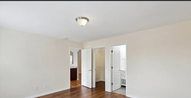 Building Photo - 21 Millwood Lake Dr